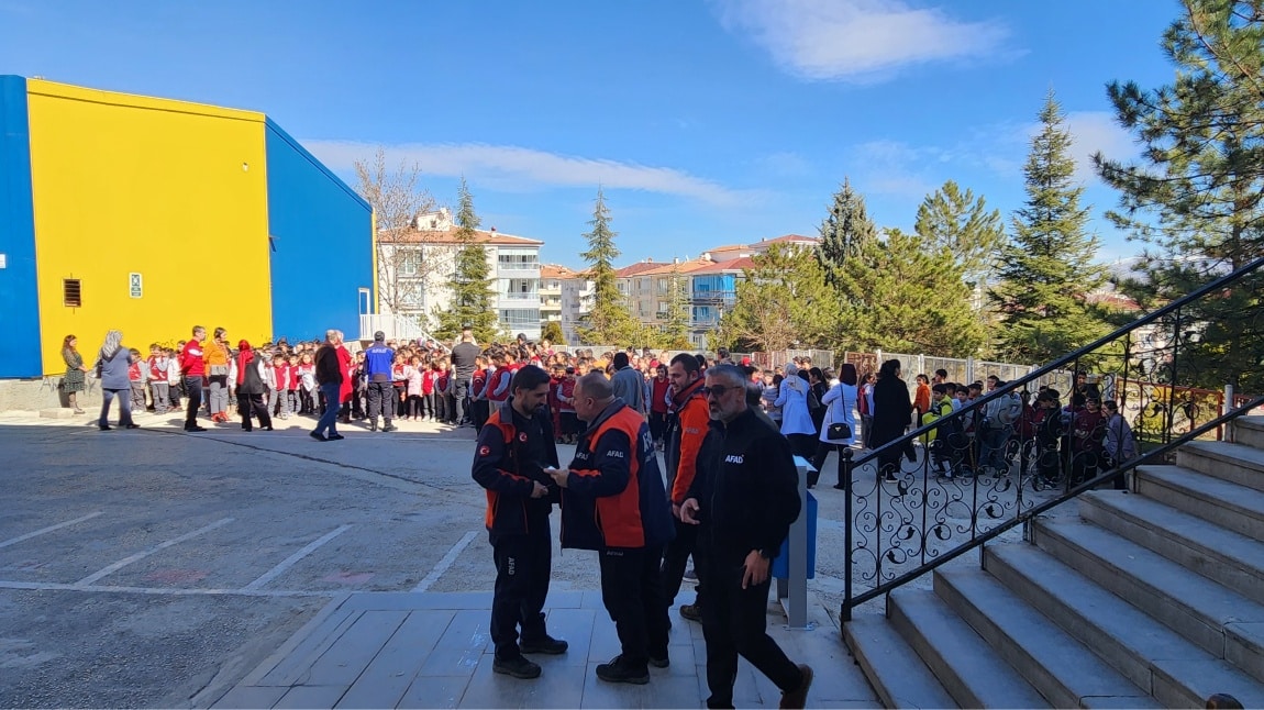 OKULUMUZDA DEPREM ANI VE TAHLİYE TATBİKATI YAPILDI.